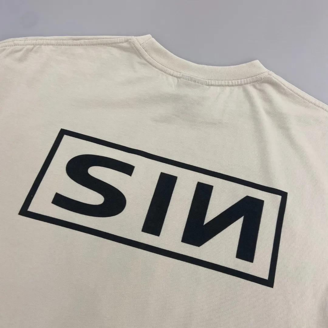 Saint Michael's new niche letter print retro pure cotton loose short-sleeved T-shirt with digital white ink direct injection, the fabric is breathable and the pattern is three-dimensional and clear. Fabric: Double yarn 240g Style number: S855 Size: S-M-L-XL Color: Off-white Price: P110